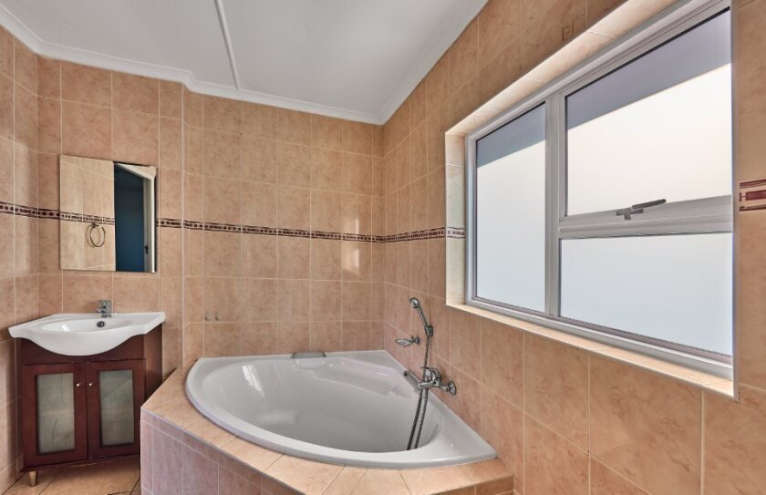 5 Bedroom Property for Sale in Dana Bay Western Cape